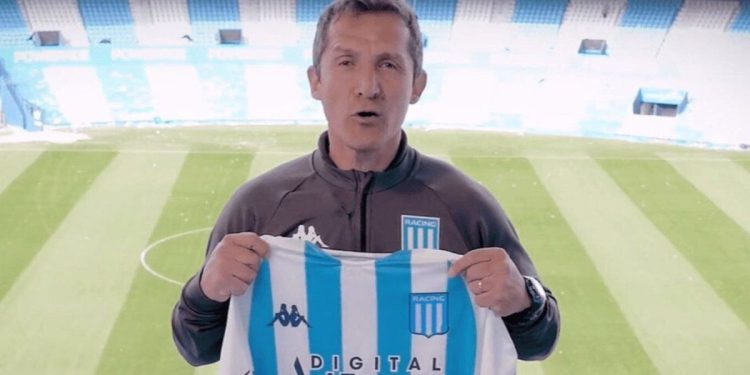 Marcó un recordado gol del fútbol argentino, sufrió una dura enfermedad y hoy se dedica a concientizar