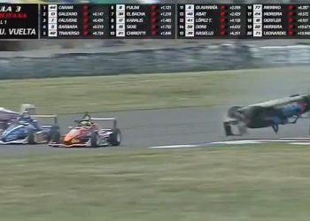 Milagro en la Fórmula 3: un piloto salió ileso tras un vuelco a gran velocidad