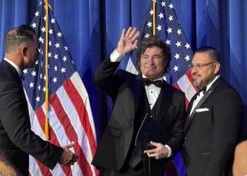 Milei sigue de gira, visita el santuario de Jabad-Lubavitch en Nueva York y asistirá a la asunción presidencial en Bolivia