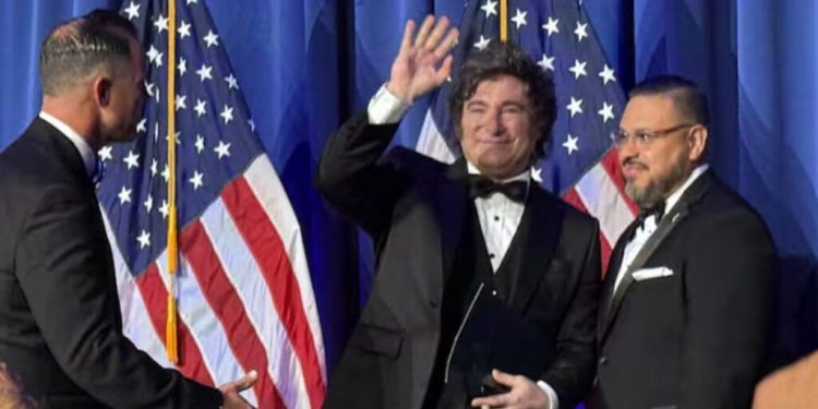 Milei sigue de gira, visita el santuario de Jabad-Lubavitch en Nueva York y asistirá a la asunción presidencial en Bolivia