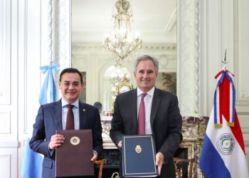 Pablo Quirno se reunió con el canciller de Paraguay y firmaron un acuerdo de “cielos abiertos”
