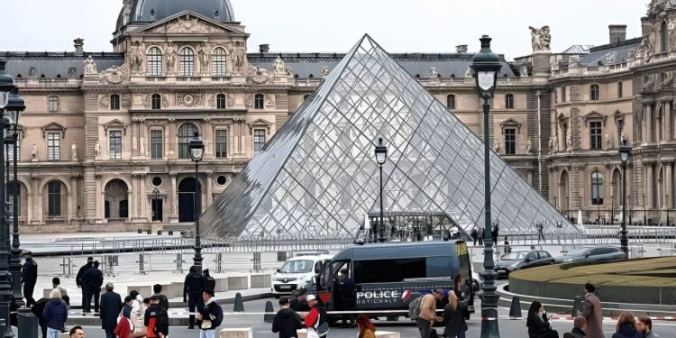 Robo en el Museo Louvre: policía francesa detiene a dos nuevos sospechosos