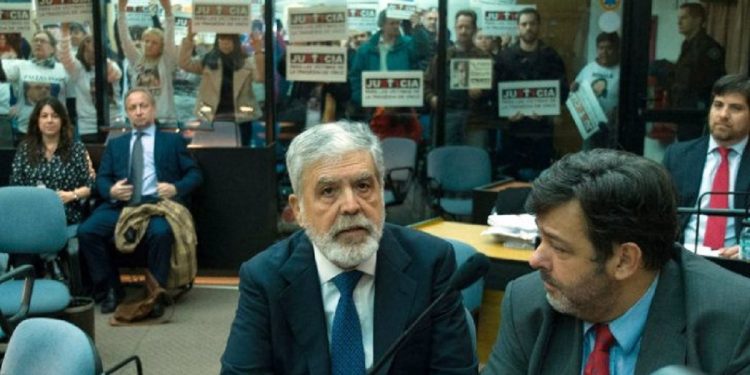 Tragedia de Once: Julio De Vido se entregó y fue trasladado de Comodoro Py a la cárcel de Ezeiza para cumplir con su condena