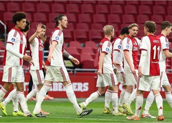 Ajax jugó con un solo hincha en el estadio y el motivo te emocionará hasta las lágrimas