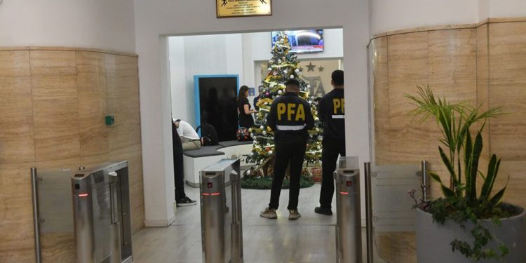 Allanamientos simultáneos en la AFA y clubes de fútbol por la causa Sur Finanza