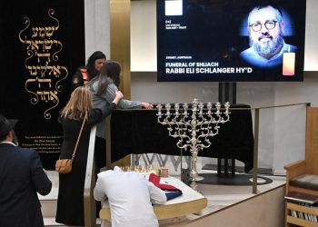 Australia: última despedida a los rabinos asesinados en el ataque a una fiesta judía