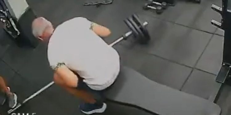 Brasil: murió un hombre tras un accidente mientras levantaba pesas en un gimnasio