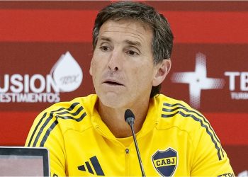 Claudio Úbeda defendió el cambio de Zeballos que generó la indignación de los hinchas de Boca