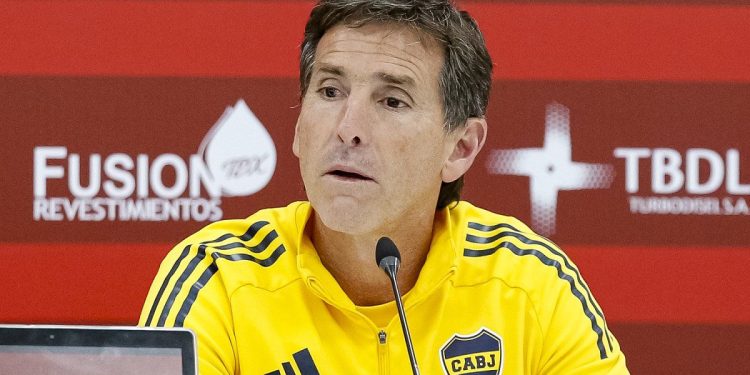 Claudio Úbeda defendió el cambio de Zeballos que generó la indignación de los hinchas de Boca