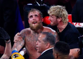 Cuatro placas de titanio, dolor y dificultad para hablar: cómo quedó Jake Paul tras la fractura de su mandíbula