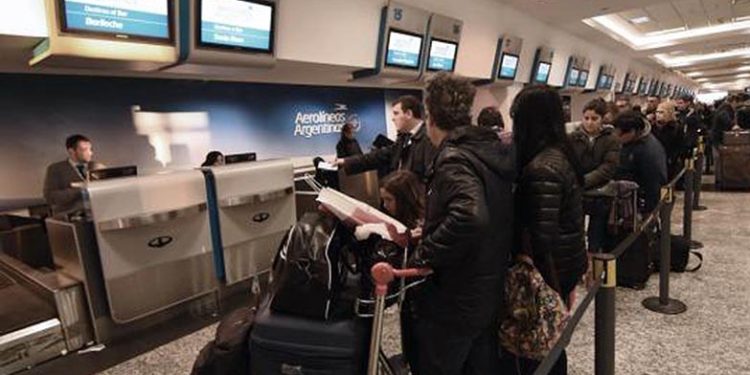 Dictaron la conciliación obligatoria y levantaron el paro de los controladores aéreos