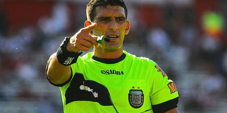 El árbitro Andrés Merlos dirigió la final de una liga regional y tuvo que ser evacuado por la policía