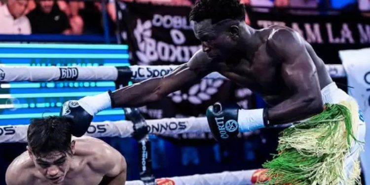El demoledor nocaut del senegalés Touba Niang a “Bazooka” Chávez que fue tendencia