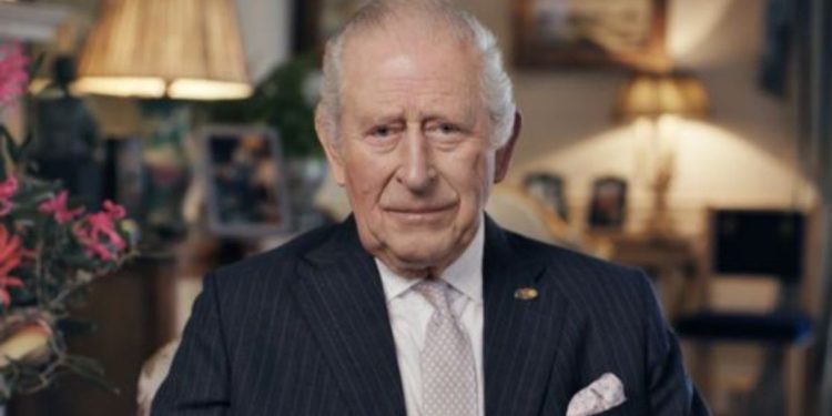 El rey Carlos III anticipó una reducción de su tratamiento contra el cáncer en 2026