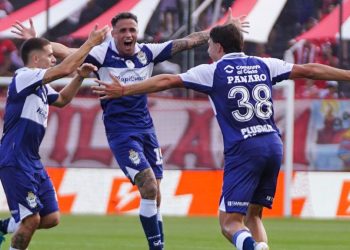 Gimnasia fue superior, venció 2-0 a Barracas Central y habrá clásico platense en semifinales