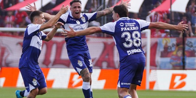 Gimnasia fue superior, venció 2-0 a Barracas Central y habrá clásico platense en semifinales