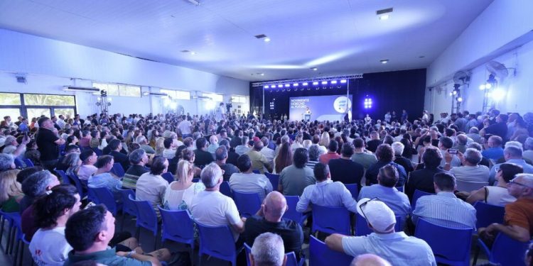 Kicillof llamó a “construir una fuerza que trascienda a la provincia de Buenos Aires”