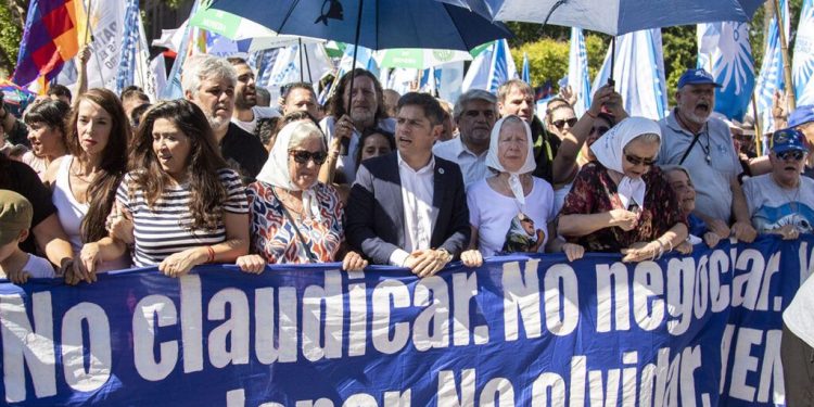 Kicillof participó de la marcha de las Madres de Plaza de Mayo en homenaje a Hebe de Bonafini