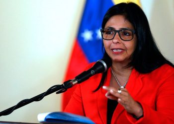La vicepresidenta de Venezuela llama a proteger el petróleo ante posibles ataques de EEUU