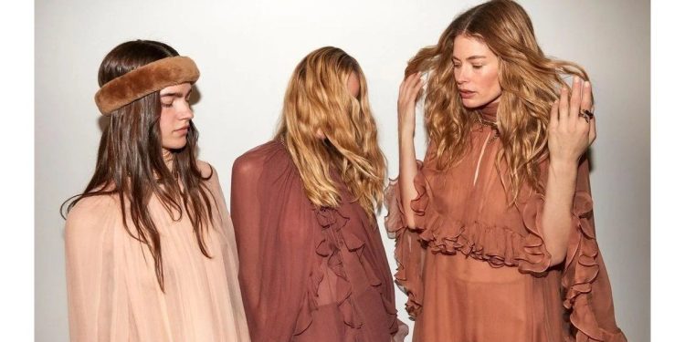 Las tendencias de moda que definieron cada década desde 1950, según la Inteligencia Artificial