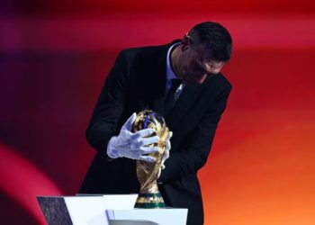 Lionel Scaloni analizó el sorteo del Mundial y contó por qué usó guantes al trasladar la Copa