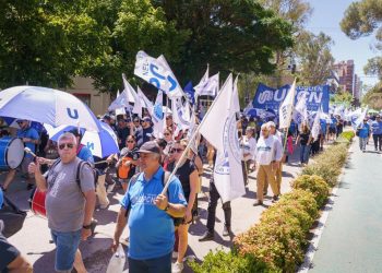 Los trabajadores marcharon contra la reforma laboral en las ciudades patagónicas