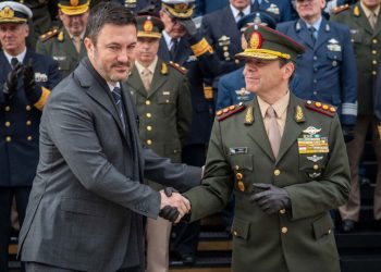Milei le tomó juramento al militar Carlos Presti como ministro de Defensa