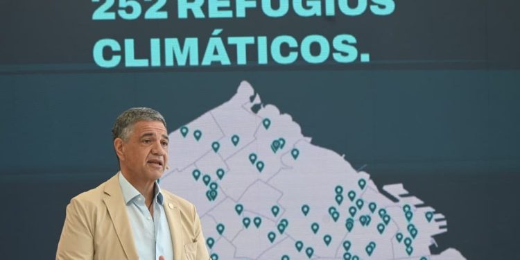 Por el calor, Ciudad abrió más “refugios climáticos” y reforzó equipos de emergencias