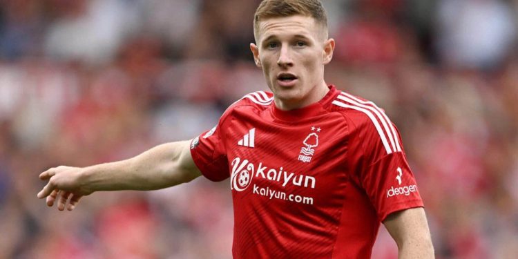 Quién es Elliot Anderson, el Maradona inglés que sorprende a todos en fútbol europeo