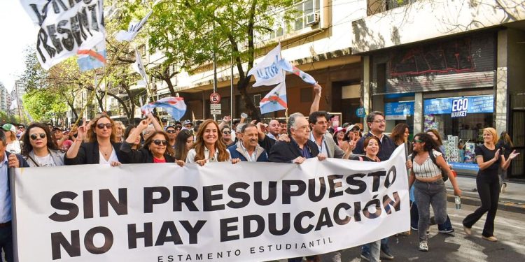 Revés para el Gobierno por el financiamiento universitario: la Justicia otorgó una cautelar para actualizar salarios docentes y becas estudiantiles