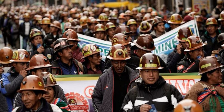 Se acentúa la crisis por los combustibles en Bolivia: cuarto día de marchas y ruptura del vicepresidente Edmund Lara