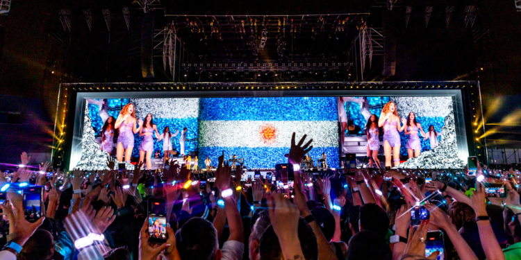 Shakira regresó a Buenos Aires y saldó cuentas pendientes en un show repleto de guiños al público argentino