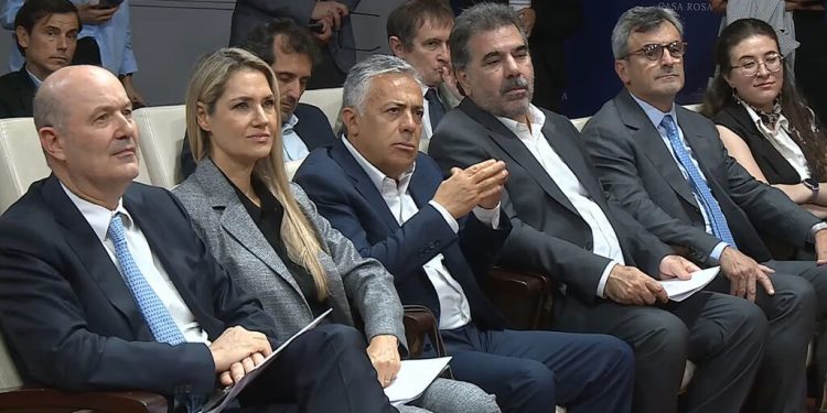 Sturzenegger alineó el discurso de la tropa oficialista en Diputados para la fase de motosierra profunda