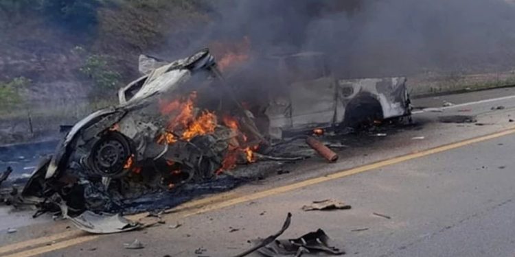 Tragedia en Brasil: al menos 11 muertos por un choque frontal que terminó en incendio