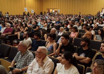 Tras realizar el 9° Encuentro Federal de DDHH, una caravana militante marchó a saludar a Cristina Kirchner