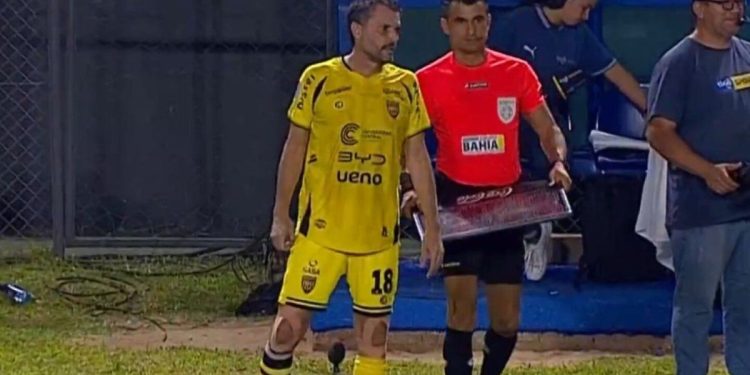 Un hecho insólito para el fútbol: el presidente que disputó un partido oficial y rompió un récord