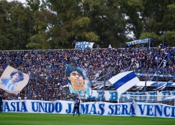 Un hincha de Gimnasia cayó desde una tribuna antes del clásico y fue hospitalizado