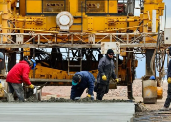 UOCRA denuncia que 1.800 trabajadores están paralizados por la obra de un oleoducto en Río Negro