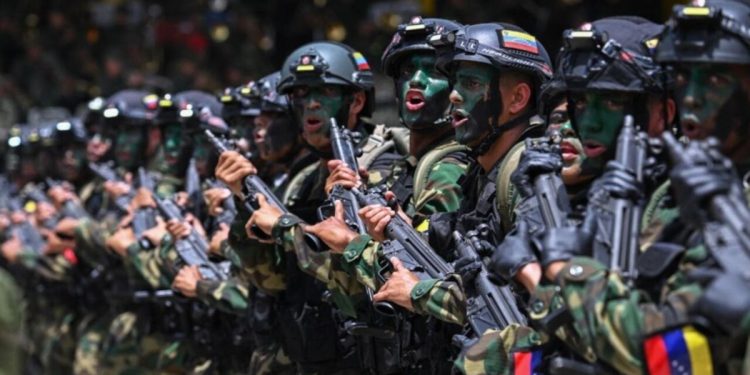 Venezuela suma 5.600 nuevos soldados en medio del incremento de tensión con EEUU