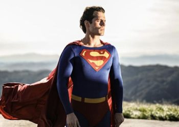 Zack Snyder compartió imágenes inéditas de Henry Cavill con el “traje original de Superman”