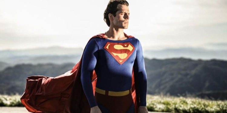 Zack Snyder compartió imágenes inéditas de Henry Cavill con el “traje original de Superman”
