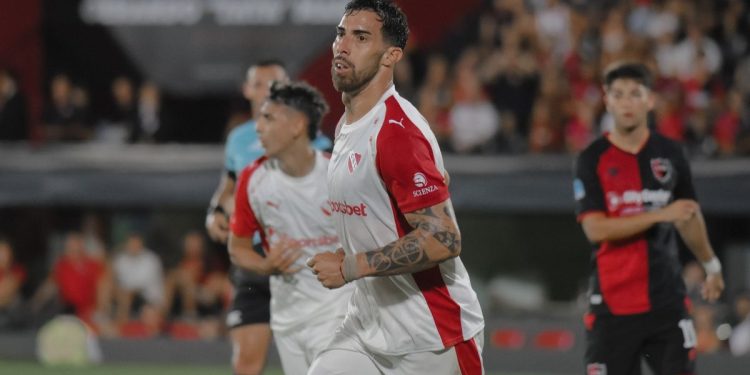 A Independiente se le escapó en el final y empató ante Newell’s en una noche caliente en el Coloso