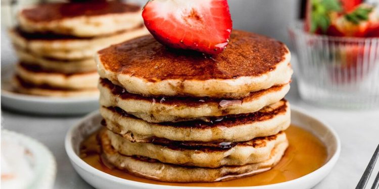 A revolear el cucharón, saltar al vacío y dar vueltas en el aire: vamos a cocinar panqueques