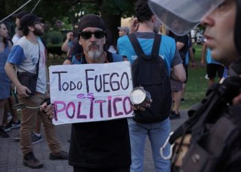 Ambientalistas protestaron contra el Gobierno por la inacción ante los incendios