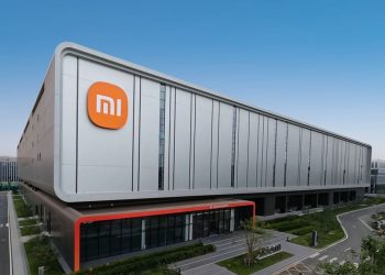 Así funciona la “dark factory” de Xiaomi: opera 24 horas a oscuras, con inteligencia artificial y sin empleados