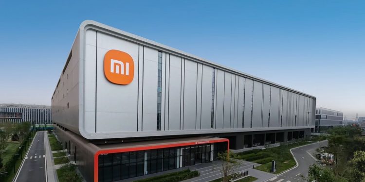 Así funciona la “dark factory” de Xiaomi: opera 24 horas a oscuras, con inteligencia artificial y sin empleados