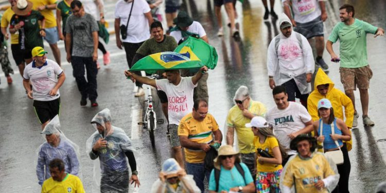 Brasil: un rayo cayó sobre una marcha por Jair Bolsonaro y dejó decenas de heridos