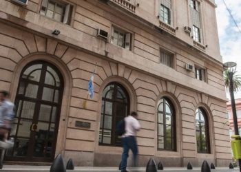 Diputados piden a la Justicia suspender el DNU que reformó la ley de Inteligencia