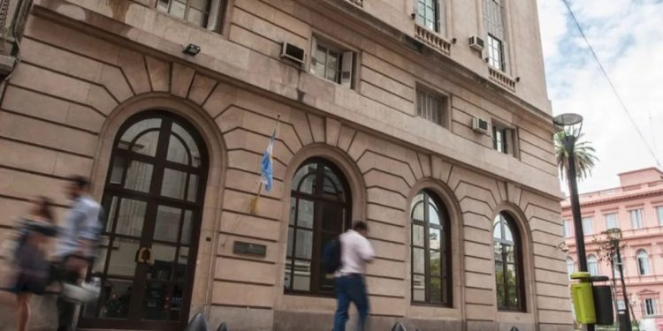 Diputados piden a la Justicia suspender el DNU que reformó la ley de Inteligencia