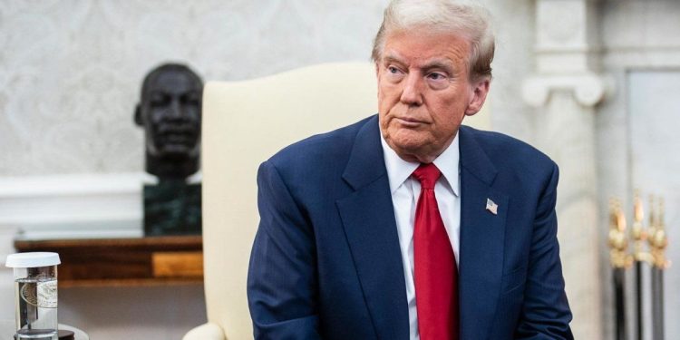 Donald Trump habló de su salud y explicó por qué tiene moretones en las manos